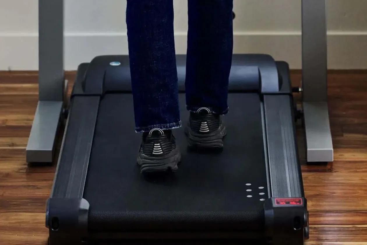 LifeSpan TR1000-GlowUp Under Desk Treadmill (Omni Hub)